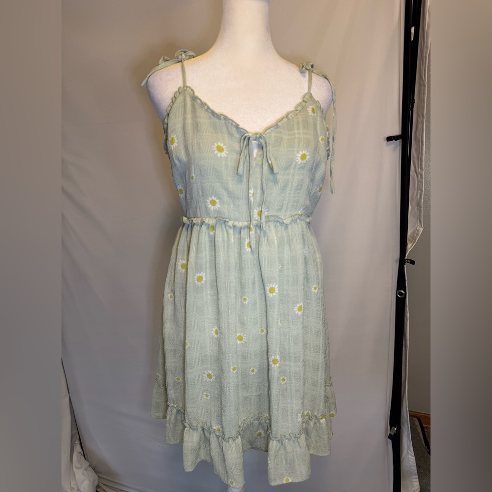 Forever 21 Green Daisy Pattern Mini Sundress, Adjustable Tie Straos, Zipper Back